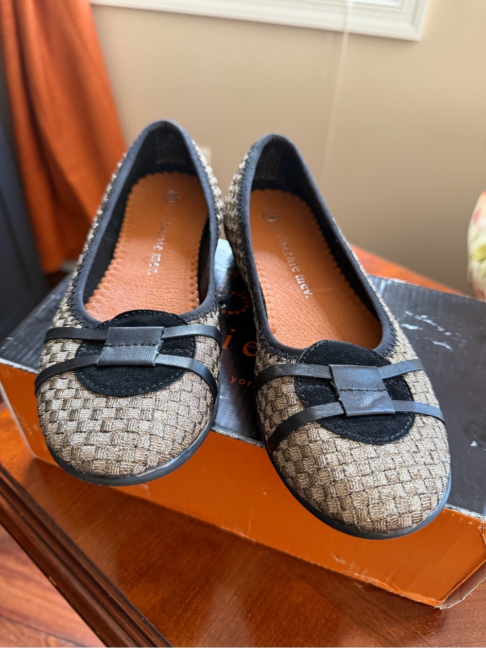 bernie mev. Beige Woven Ballet Flats with Black Trim and Bow